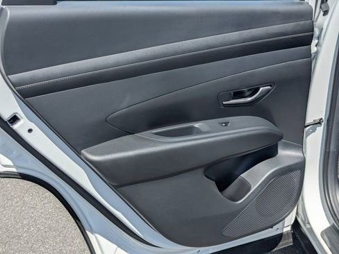 Used 2025 Hyundai Tucson SE image 18