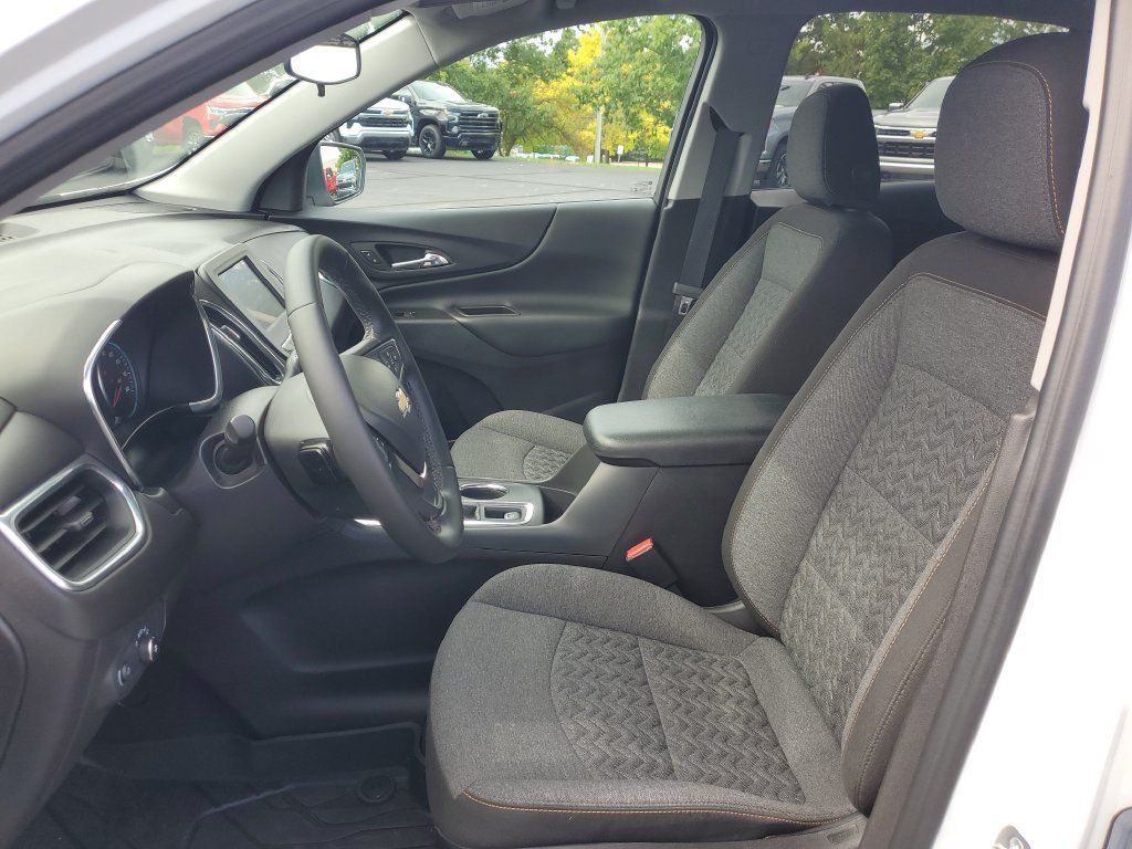 Used 2024 Chevrolet Equinox LT w/ LPO, Floor Liner Package FWD image 5