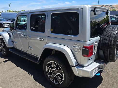 Used 2022 Jeep Wrangler Unlimited Sahara AWD/4WD image 6