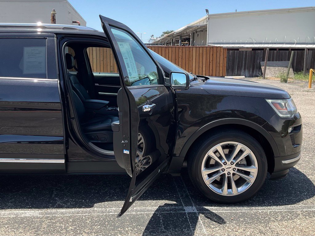 Used 2019 Ford Explorer Limited w/ Class III Trailer Tow Package FWD image 32