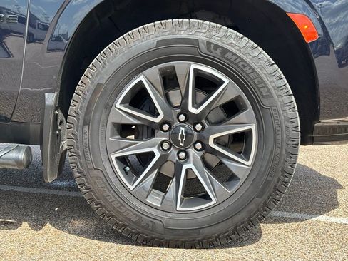 Used 2021 Chevrolet Tahoe Z71 w/ Luxury Package AWD/4WD image 9