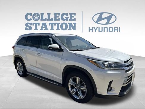 Used 2018 Toyota Highlander Limited FWD image 3