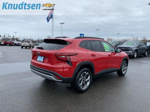 New 2026 Chevrolet Trax LT w/ Driver Confidence Package FWD image 7