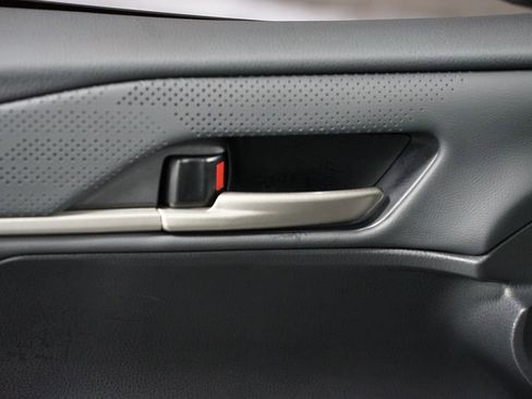 Used 2025 Toyota Camry XSE image 33