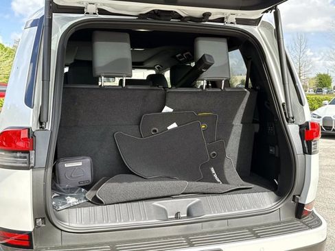 Used 2026 Lexus GX 550 w/ Cold Area Package image 11