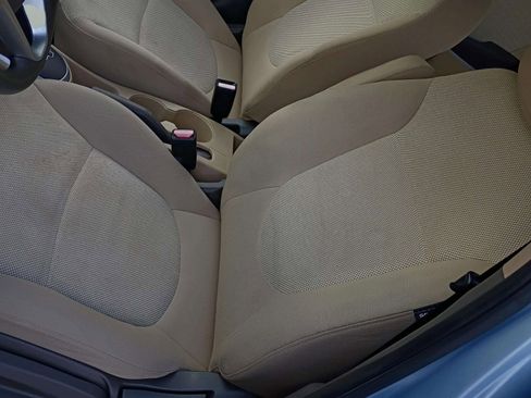 Used 2012 Hyundai Accent GLS image 11