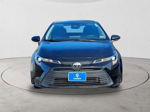 Used 2024 Toyota Corolla LE image 2
