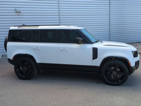 Used 2024 Land Rover Defender 110 X-Dynamic SE image 5