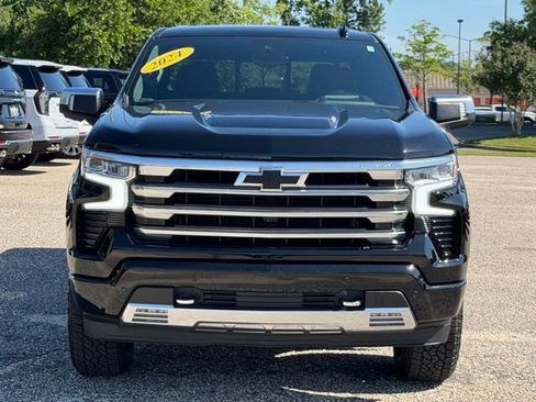 Used 2024 Chevrolet Silverado 1500 High Country w/ Technology Package AWD/4WD image 2