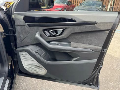 Used 2021 Lamborghini Urus image 18