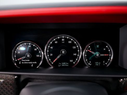 Used 2022 Rolls-Royce Cullinan Black Badge w/ Dark Exterior Package image 34