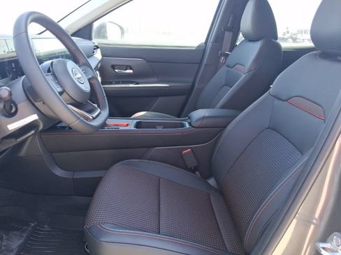 New 2026 Nissan Kicks SR w/ Cold Weather Package FWD image 23