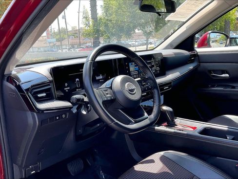 Used 2025 Nissan Kicks SR FWD image 17