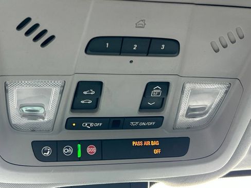 Used 2018 Chevrolet Equinox Premier FWD image 30
