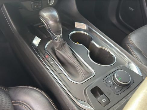 Used 2021 Chevrolet Traverse Premier FWD image 21