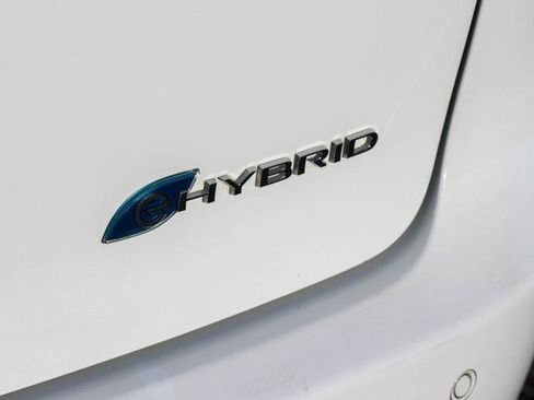 Used 2021 Chrysler Pacifica Touring-L image 8