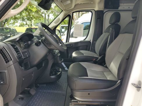 Used 2025 RAM ProMaster 2500 w/ Convenience Group FWD image 12