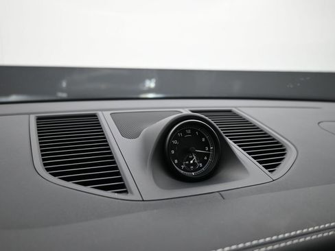 New 2026 Porsche Macan image 17