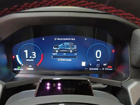 Used 2025 Ford Explorer ST-Line image 12