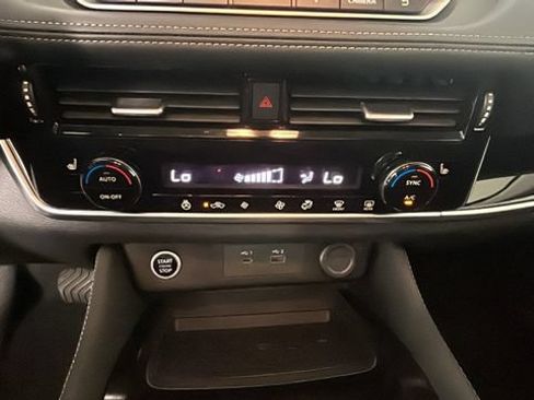 Used 2023 Nissan Rogue SL AWD/4WD image 22