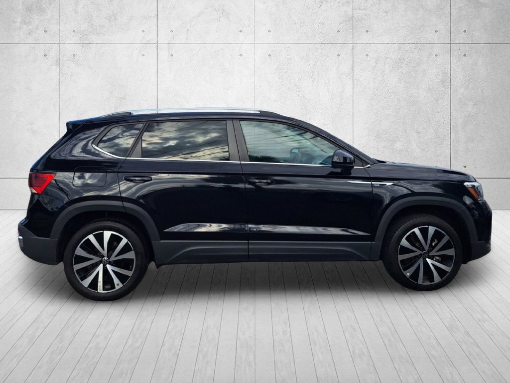 Used 2024 Volkswagen Taos SE FWD image 4
