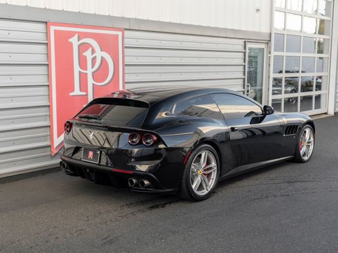Used 2018 Ferrari GTC4Lusso T image 48