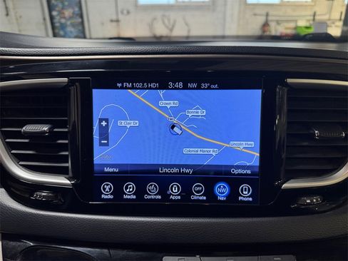 Used 2017 Chrysler Pacifica Touring-L image 19