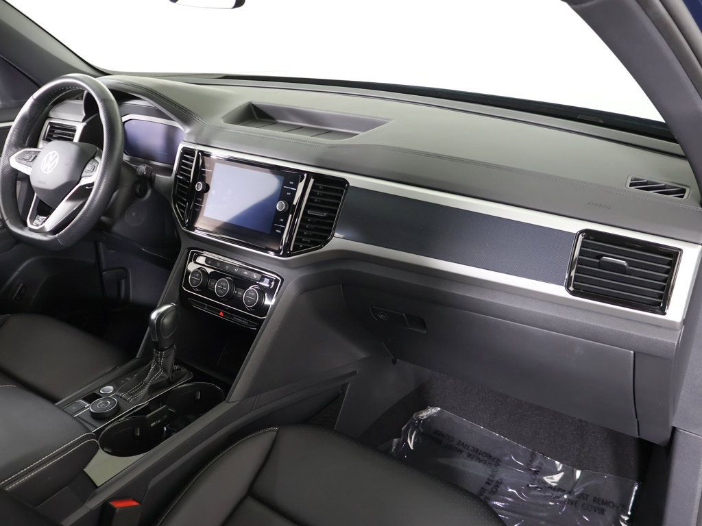 Used 2023 Volkswagen Atlas Cross Sport SEL R-Line AWD/4WD image 31