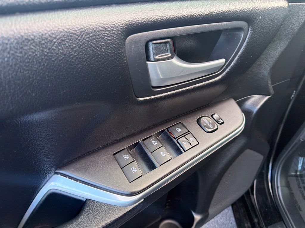 Used 2016 Toyota Camry SE FWD image 20