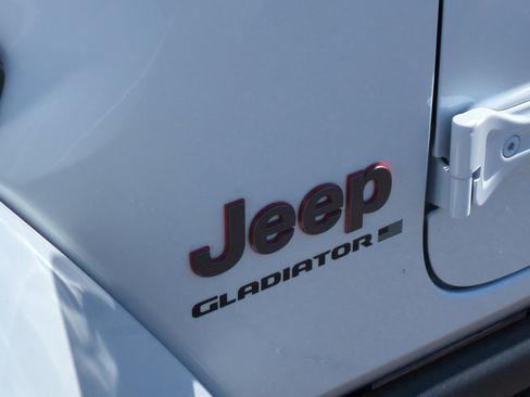 New 2026 Jeep Gladiator Rubicon w/ Capability Package AWD/4WD image 24