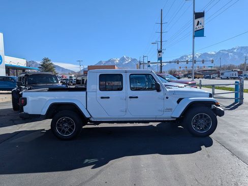 Used 2023 Jeep Gladiator Overland image 2