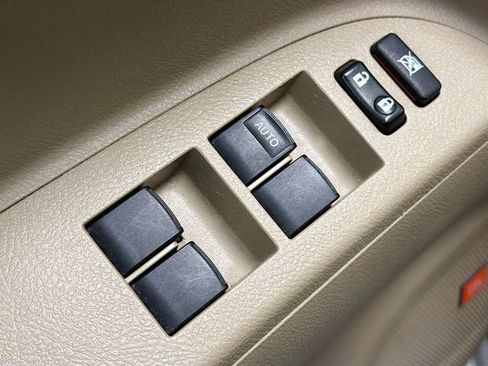 Used 2012 Toyota Highlander Limited w/ Tow Pkg image 15