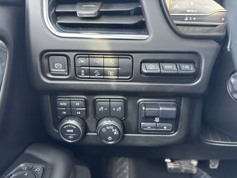 Certified 2023 Chevrolet Suburban High Country image 33