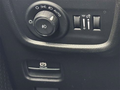 Used 2024 Jeep Grand Cherokee L Limited w/ Luxury Tech Group II image 19