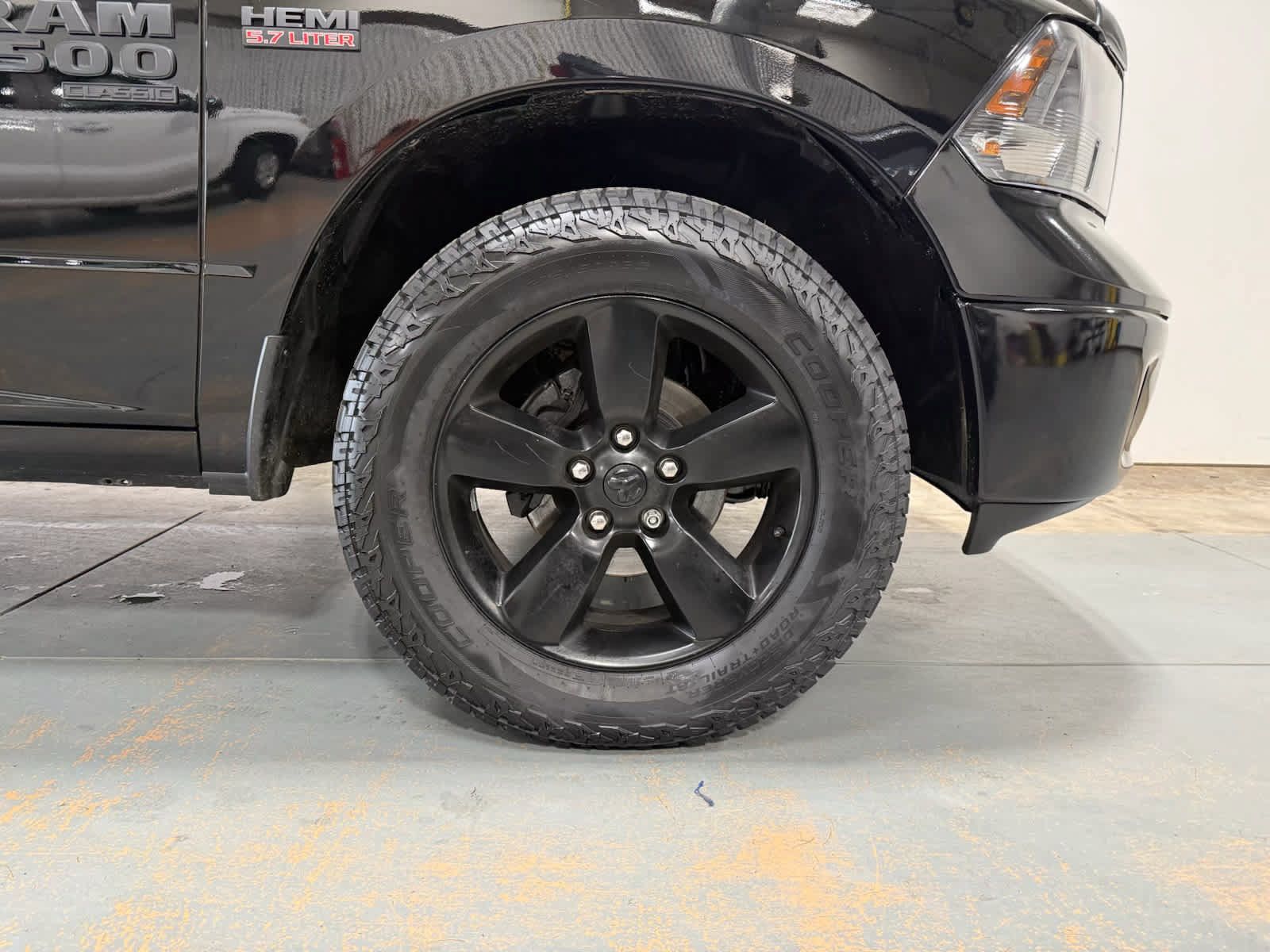 Used 2022 RAM 1500 Classic SLT w/ Electronics Convenience Group AWD/4WD image 9