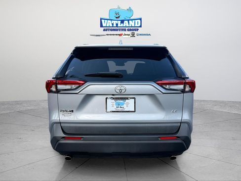 Used 2021 Toyota RAV4 LE image 4