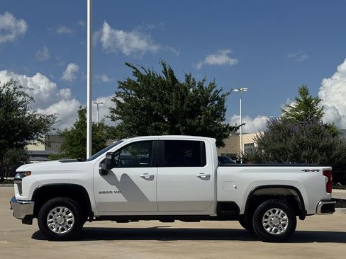 Used 2021 Chevrolet Silverado 2500 LT w/ Fleet Comfort Package AWD/4WD image 3