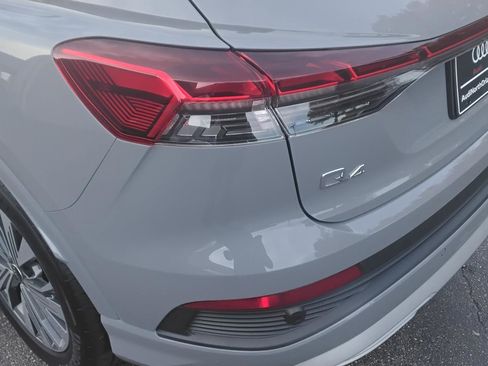 Used 2025 Audi Q4 e-tron Premium image 9