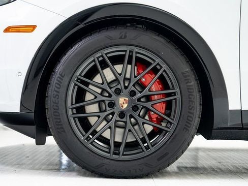 New 2026 Porsche Cayenne GTS image 27