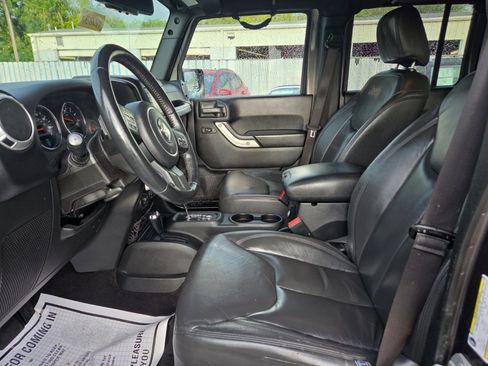 Used 2017 Jeep Wrangler Unlimited Sahara w/ Max Tow Package image 11