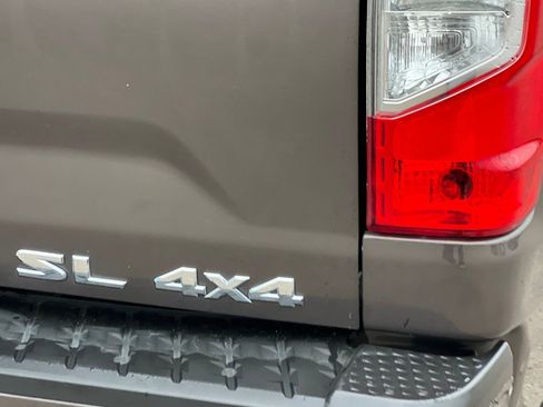 Used 2017 Nissan Titan SL AWD/4WD image 27