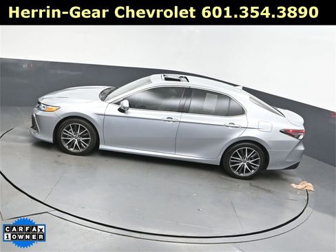 Used 2022 Toyota Camry XLE image 32