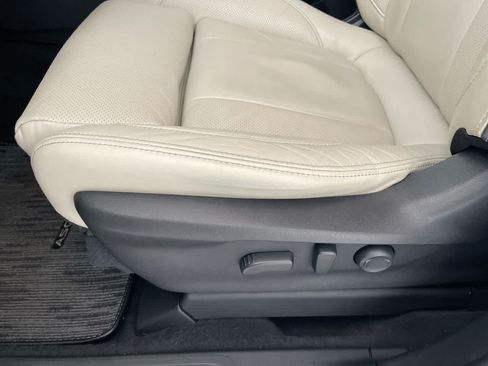 Used 2022 Subaru Ascent Limited AWD/4WD image 12