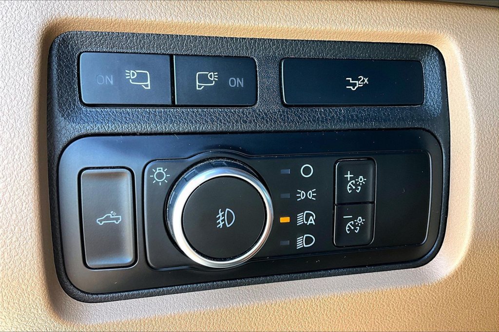 Used 2023 Ford F350 Lariat w/ Camper Package AWD/4WD image 32