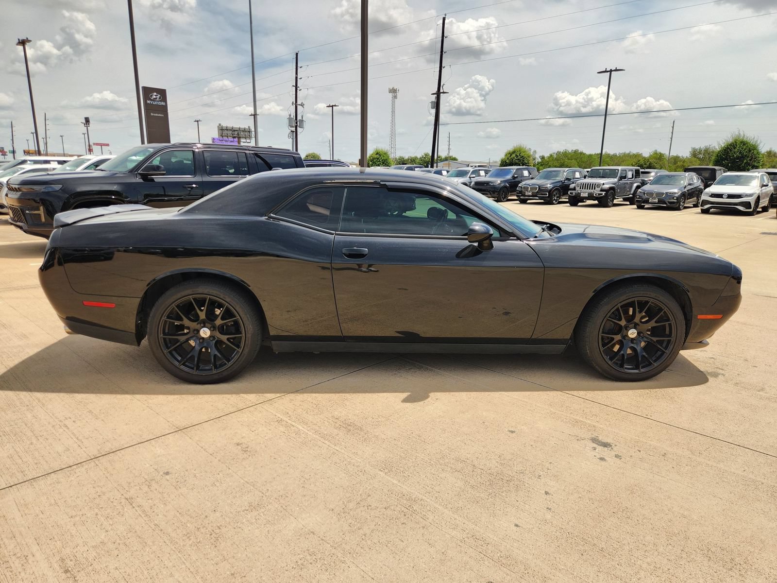 Used 2018 Dodge Challenger SXT RWD image 5