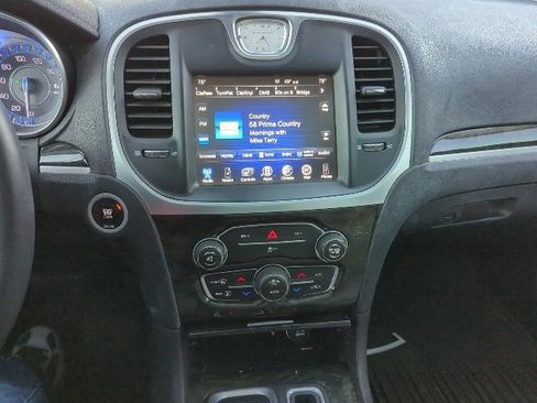 Used 2015 Chrysler 300 C image 8