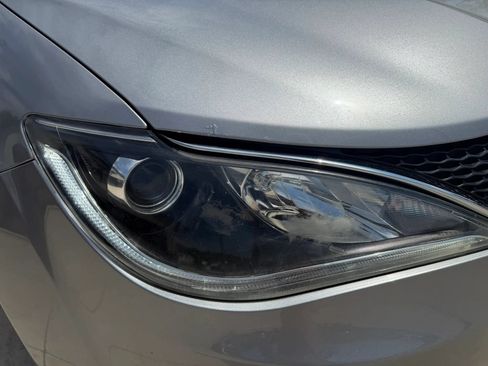 Used 2018 Chrysler Pacifica Limited FWD image 66