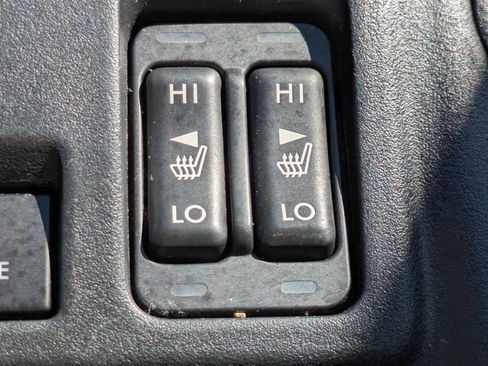 Used 2022 Subaru Crosstrek 2.0i Premium w/ Moonroof Package image 22