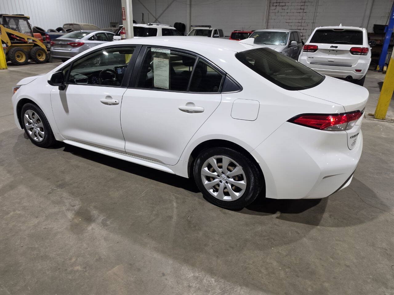 Used 2020 Toyota Corolla LE FWD image 7
