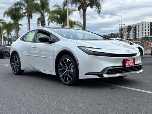 New 2026 Toyota Prius Plug-In Hybrid image 4